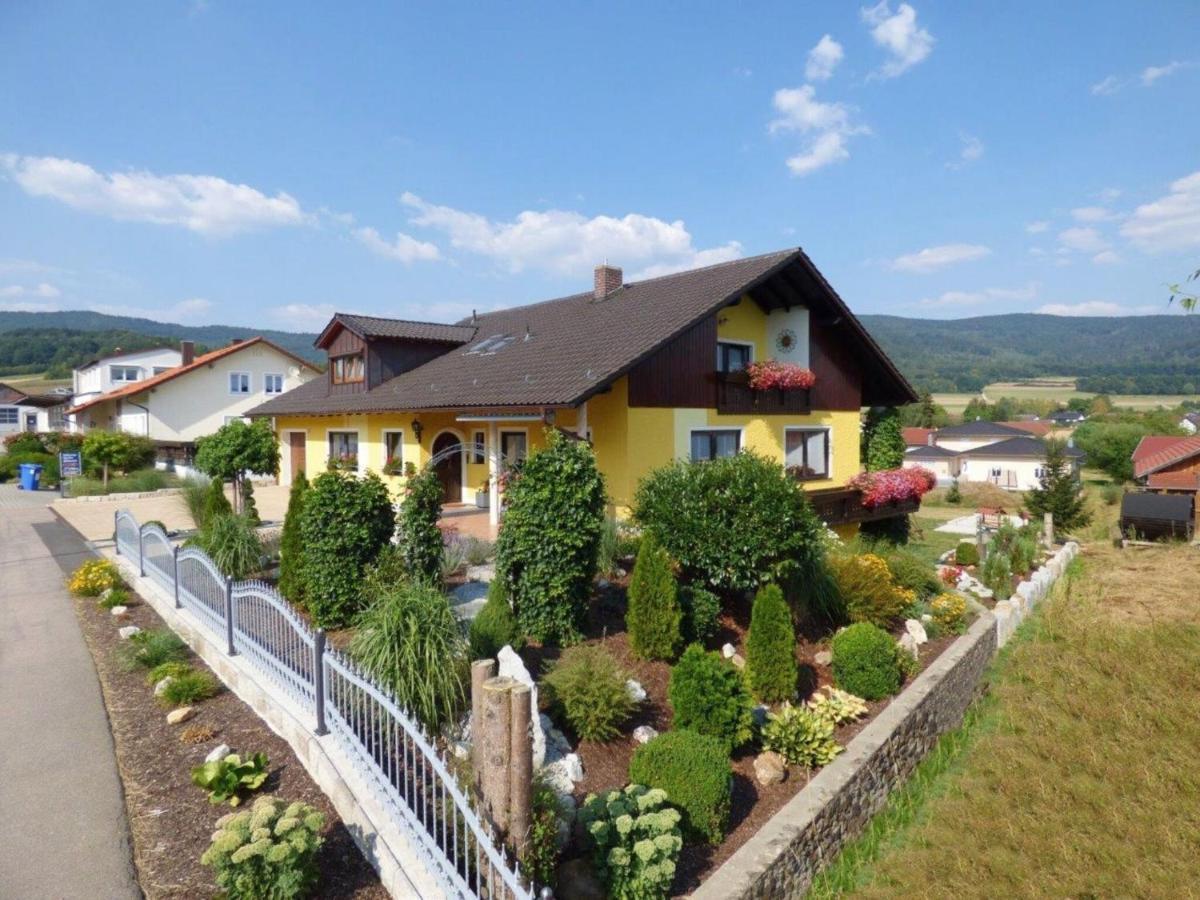 Scenic Apartment With Balcony Garden Deckchairs Barbecue Gleißenberg Exteriér fotografie